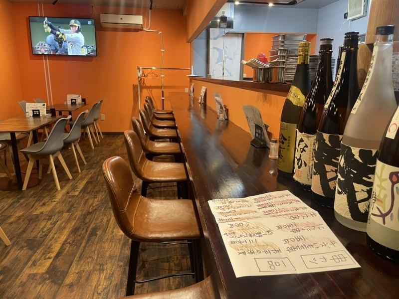 We also have counter seats that are perfect for 1 or 2 people! We have prepared a comfortable space for our customers...
