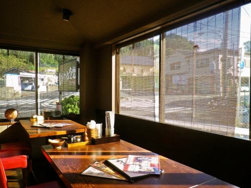 開放感たっぷりの店内です