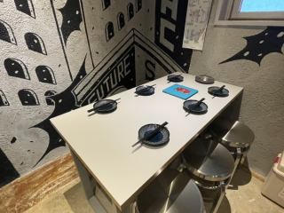 角奥のテーブル席になります。