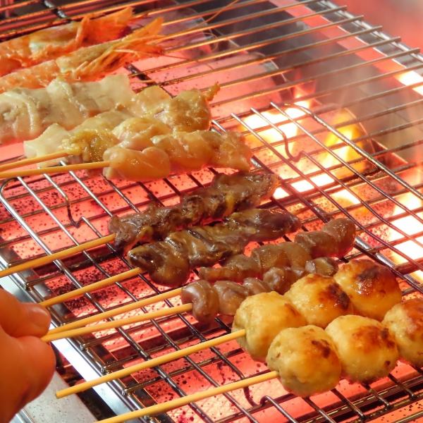 【ラスベガスの焼き鳥♪】お店で仕上げる串ものはどれも絶品！焼き立てをお酒と一緒にお楽しみください！