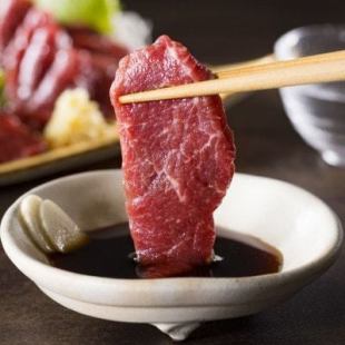 馬刺しの盛り合わせなど〈豪華全8品〉+ゆったり180分飲み放題【7500円(税込)コース】