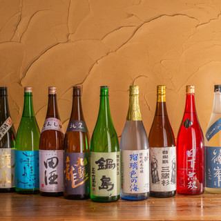 50 종류 이상! 일본 각지의 술이 갖추어져 있습니다! 풍부한 술을 즐길 수 있습니다!