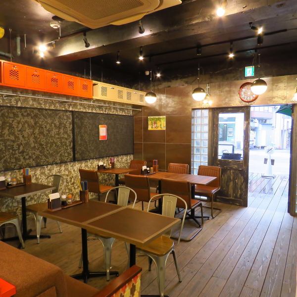 【居心地が良いため、ついつい長居したくなる・・・】そんな空間づくりを意識しております。エスニックな雰囲気の内装と美味しいベトナム料理。ご家族やご友人とのお食事にぜひ！おしゃれな店内は女子会にもピッタリ！パーティーなどの際にはお気軽にご相談ください♪