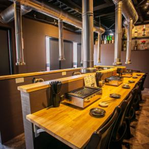 This counter seat is perfect for one person or a couple. Enjoy your time with delicious yakiniku and delicious drinks!