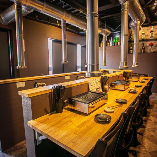 This counter seat is perfect for one person or a couple. Enjoy your time with delicious yakiniku and delicious drinks!
