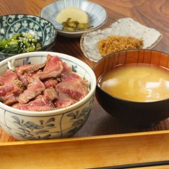 [午餐預訂] ◆和牛牛排蓋飯午餐◆1000日圓（含稅）附沙拉、泡菜、味噌湯