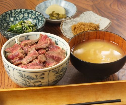 Wagyu beef steak rice bowl (with salad, pickled vegetables, miso soup) We do not accept reservations for lunch.