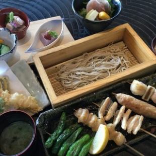 【比内地鶏と国産鶏串焼き会食】　比内地鶏と国産鶏の串焼き、手打ち蕎麦など全10品5500円