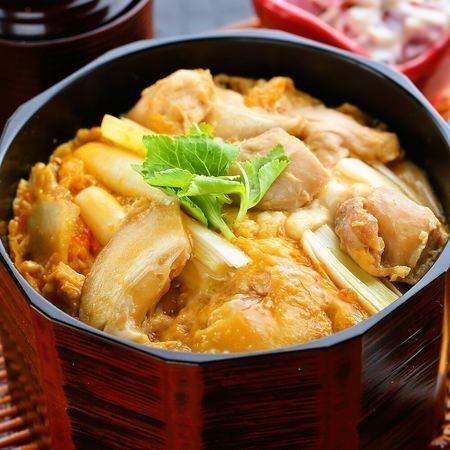 <こだわりの逸品>はかた地鶏と奥久慈卵の親子重