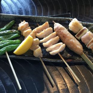 国产鸡肉串和手工荞麦面，共7道菜，4000日元