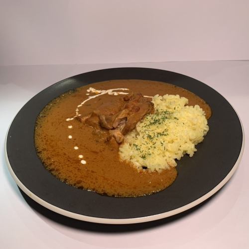 【Cieloの定番人気メニュー◆鶏白湯の美味しさとホロホロチキンが堪らない♪】チキンカレー1300円(税込)