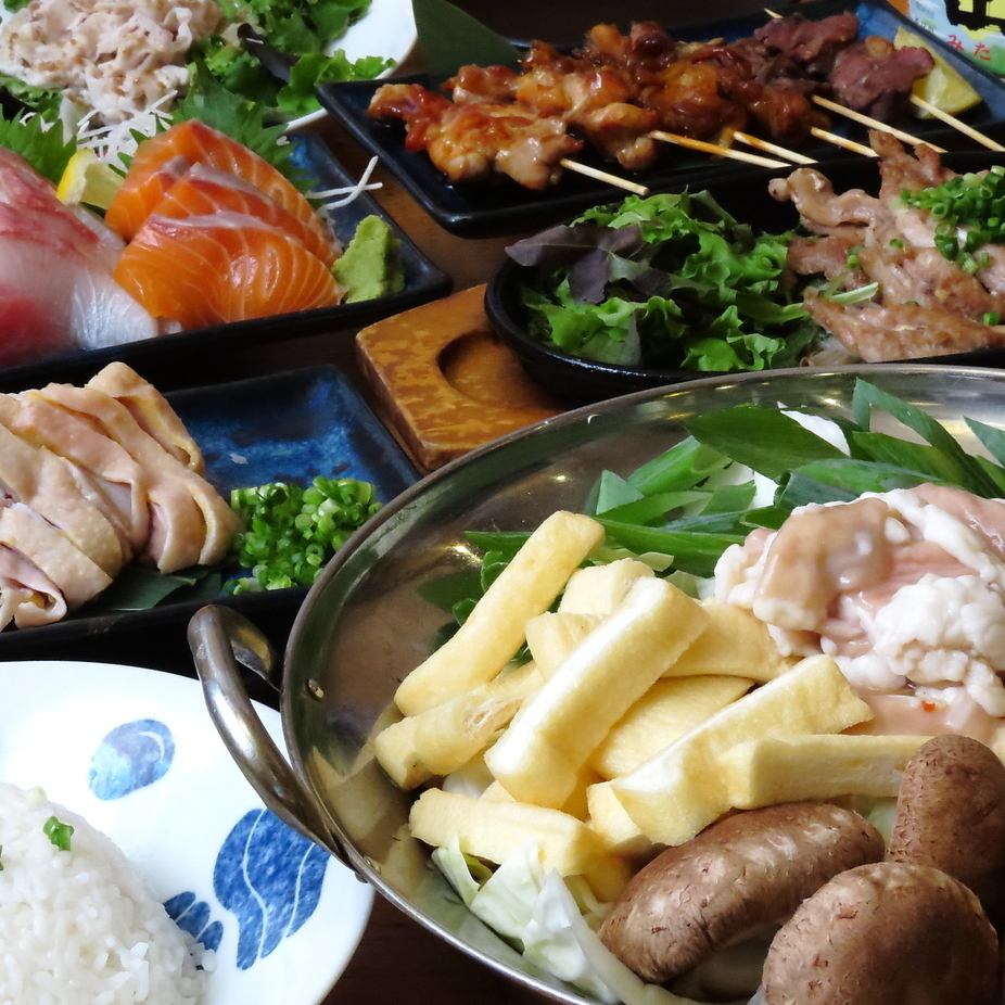 种类繁多的姬路特产，如关东煮拼盘、三文鱼、星鳗串等。