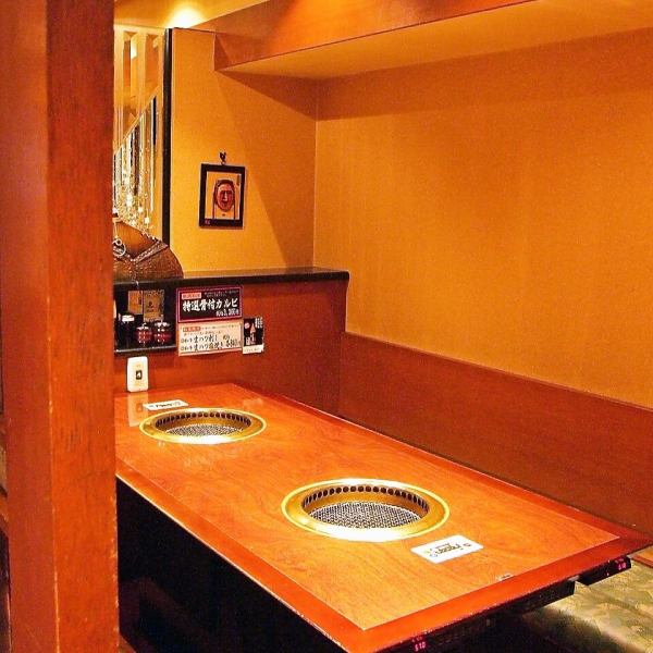 6名様ご利用可能な個室席1部屋ございます。