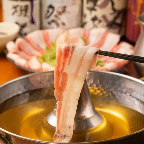 【目利きの技で仕入れる厳選島豚】あぐー豚堪能コース6600円。12名様完全個室×全席喫煙可能店