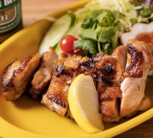 タイハーブでマリネした鶏ももステーキ(ガイヤーン)