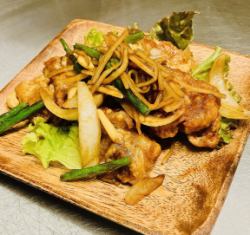 Stir-fried chicken and cashew nut