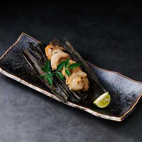 【薪焼き 魚】帆立の薪焼き 酢橘添え