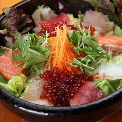 Seafood three-flavor salad topped with salmon roe