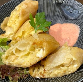 エビとチーズのパリパリポテサラ春巻き
