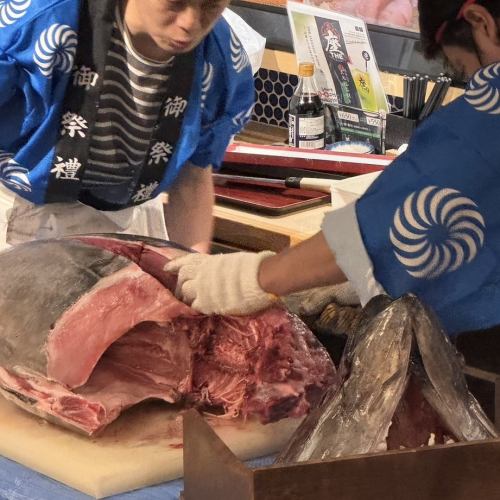 究極の鮮度!捌きたてをその場で提供いたします!