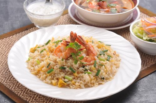 B カオパックン(サワデーエビチャーハン)