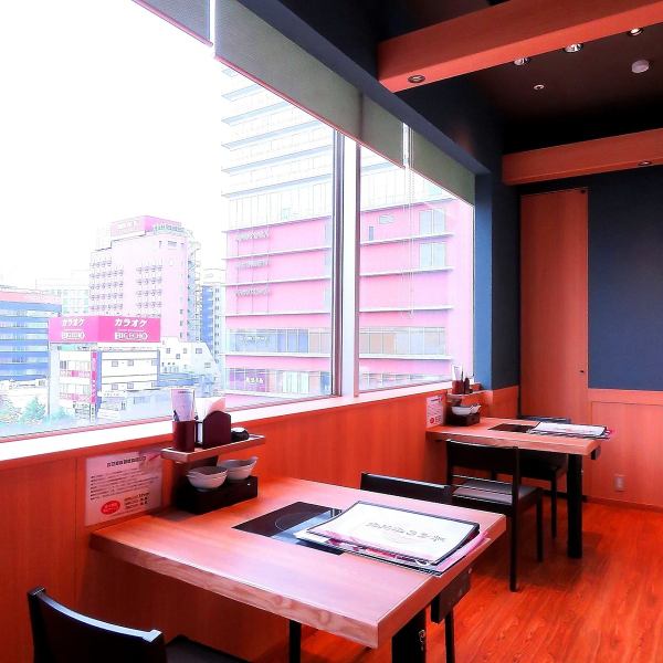The window seats with a calm atmosphere overlooking the Oita Station Square are recommended for dates or solo travelers.Private rooms are also available, so students can relax as well.In addition to all-you-can-eat shabu-shabu, we also offer set lunches only from 11:00 to 17:00!Please take advantage of our services♪We have implemented various infectious disease prevention measures, such as disinfecting the entrance, taking your temperature when you come to work, and asking you to wear a mask in the store.