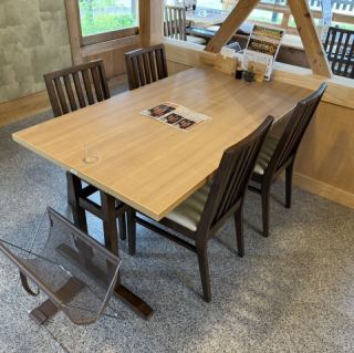 4名様かけテーブル席