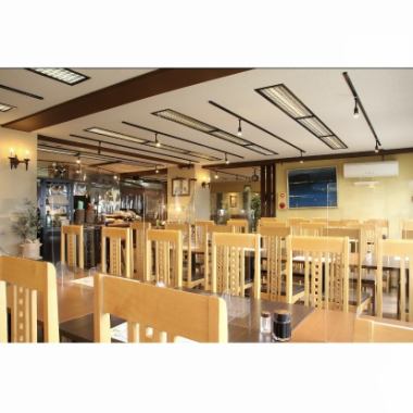[Table seats] We have 75 table seats that can be moved according to the number of people.The spacious interior of the restaurant has plenty of space between the seats next to you, so you can enjoy your meal without feeling oppressive.