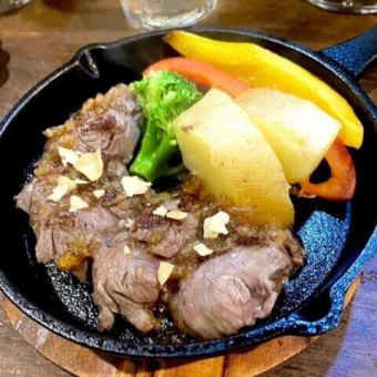 焼肉屋さんのハラミステーキ