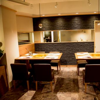 【6 to 8 people table seats】 Seats available for company banquets and group banquets too! Spacious space makes you feel relaxed, relaxing tiredness ... ♪