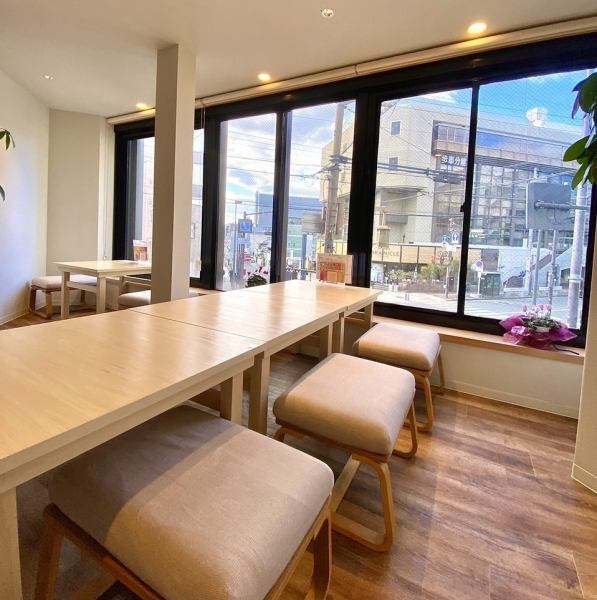 【昼は定食屋、夜は飲み屋】お食事はもちろん、昼も夜も利用できるドリンクバーが「コスパ最強！」「どこよりも沢山飲める！」と大人気です♪セルフ飲み放題60分1800円で生ビール/日本酒/ハイボール/サワー/果実酒も全部飲めちゃいます！