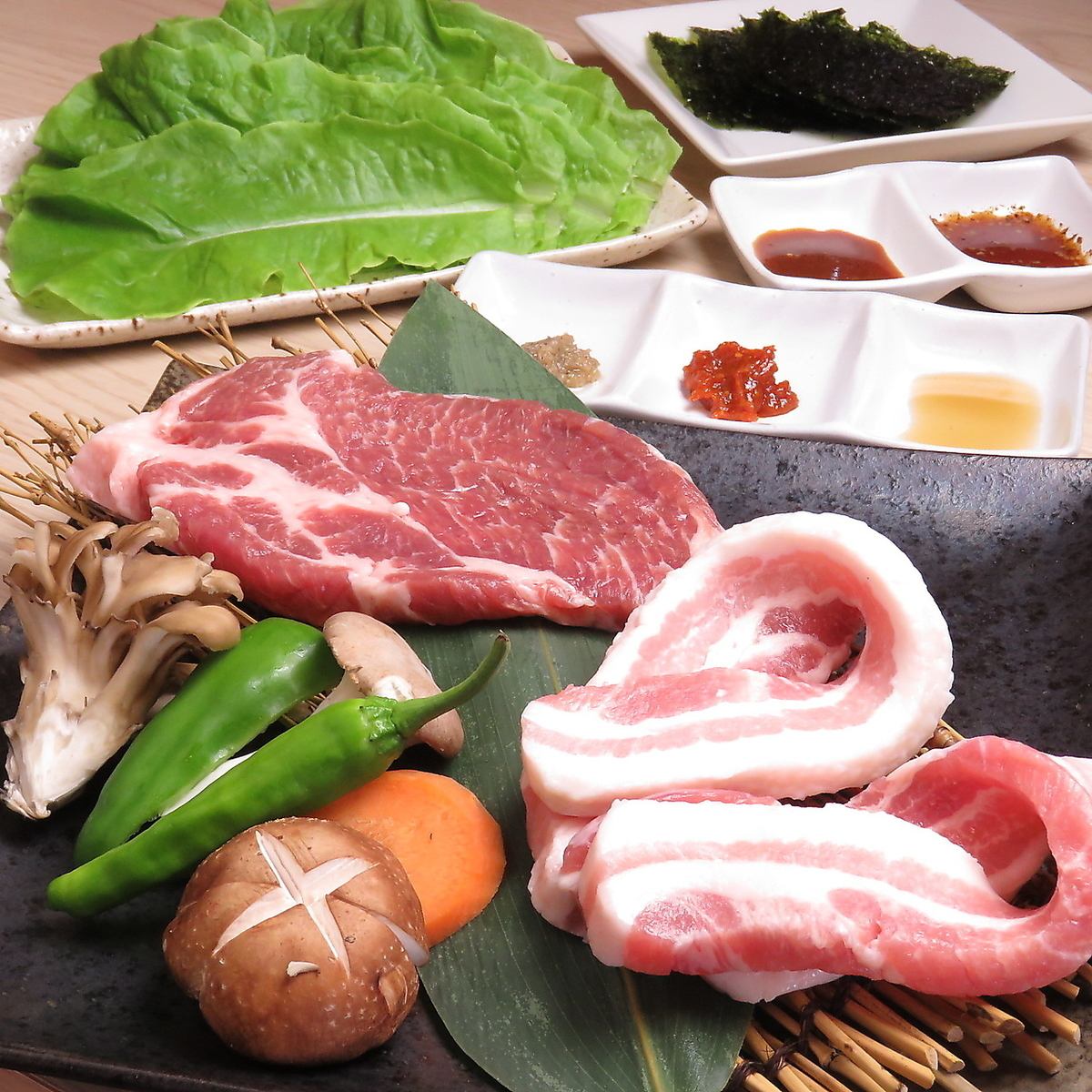 삼겹살과 검은 털 일본소 등 맛있는 고기를 제공!