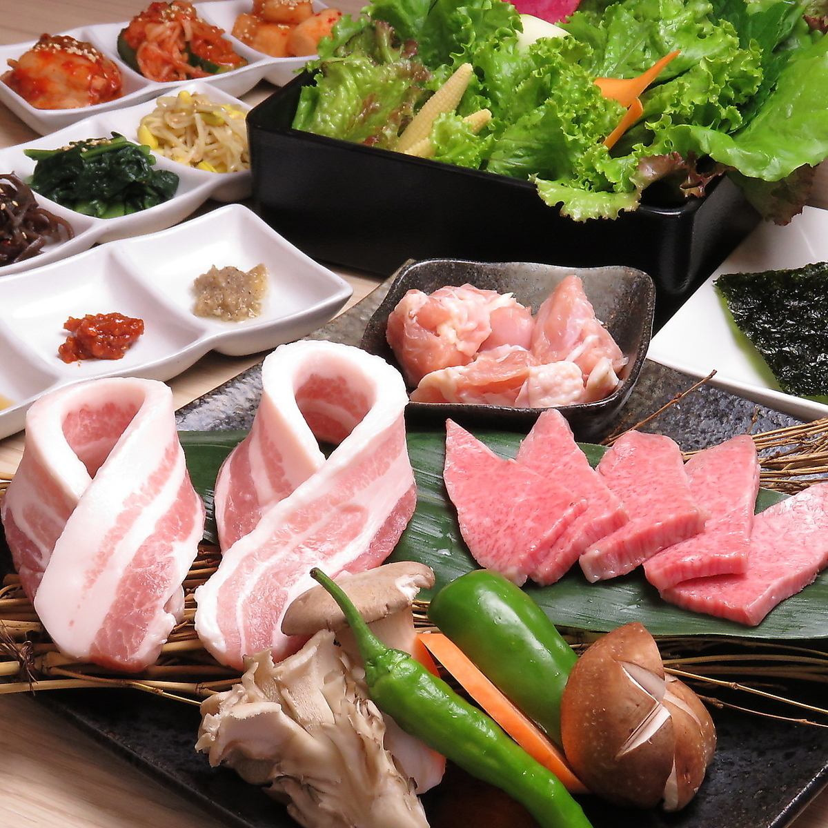 烤肉 / 韩国烤肉 / 日本黑毛牛肉 / 荷尔蒙 / 桑帕 / 五花肉 / 白山 / 家庭 / 生日 / 约会