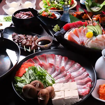 [Perfect for various banquets] Our proud sashimi boat platter & melt-in-your-mouth yellowtail shabu-shabu [5500 yen including 90 minutes of all-you-can-drink] (10 dishes in total)