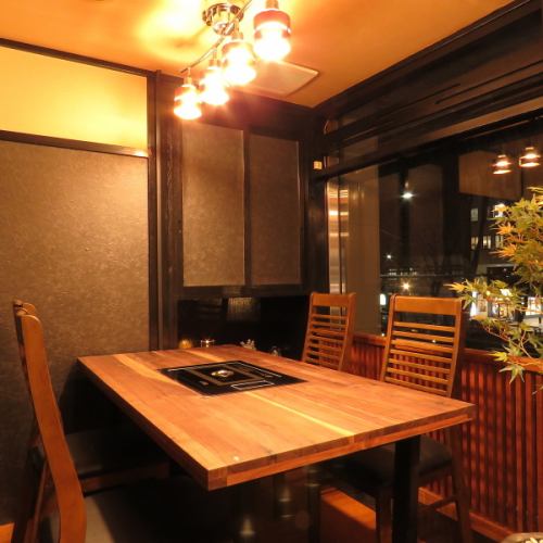 You can enjoy grilled Japanese beef at the table seats.