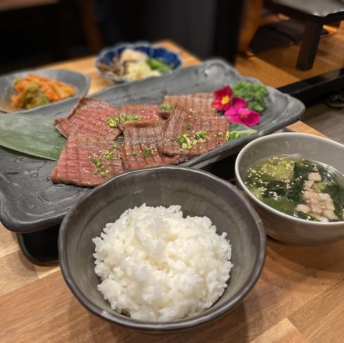 A delicious lunch that can only be served at a Japanese beef restaurant!!