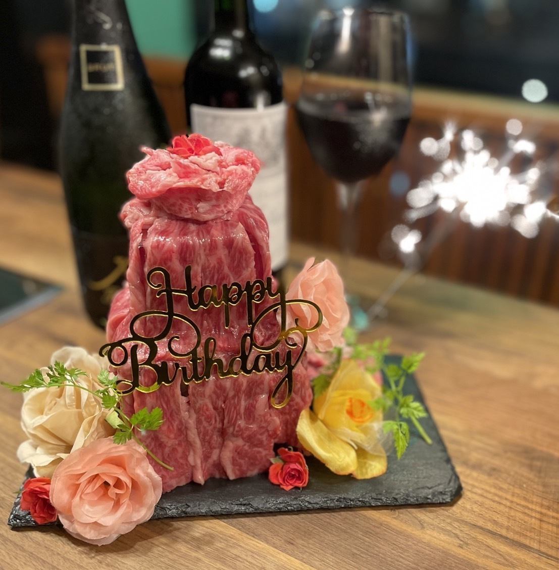 Celebrate your loved one with a meat cake at a seat overlooking the night view of Jozenji Temple ♪