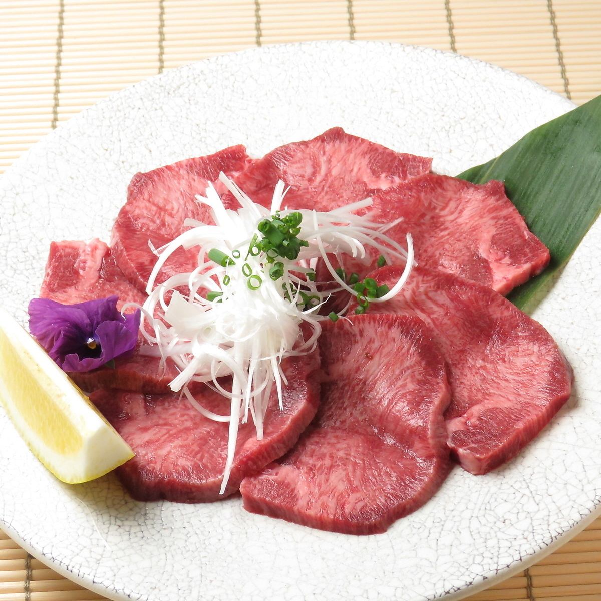 You can also eat Sendai's specialty beef tongue! A yakiniku restaurant with a view of the night view♪