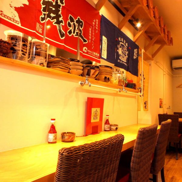 The homely atmosphere of the store is a space where you can relax and calm down before you know it.The counter seats where you can enjoy conversations with the friendly staff are popular! Enjoy Okinawan cuisine in a warm restaurant where your family will welcome you♪