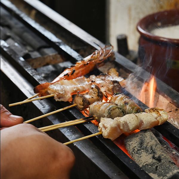 【当店自慢】一本ずつ丁寧に焼き上げご提供！各種焼鳥 1本140円(税込)～