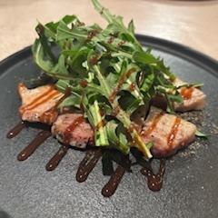 自家製パンチェッタのグリルとセルバチコ