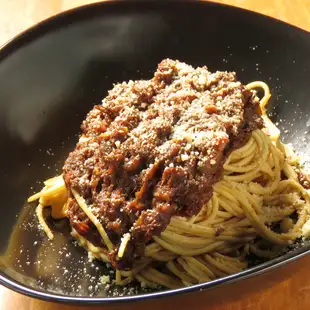 老肉店的棕色酱汁意大利面