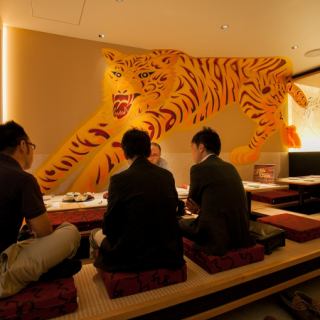 特に観光のお客様には喜んでいただけるお席です。記念撮影などもお気軽にスタッフまでお申し付けください。