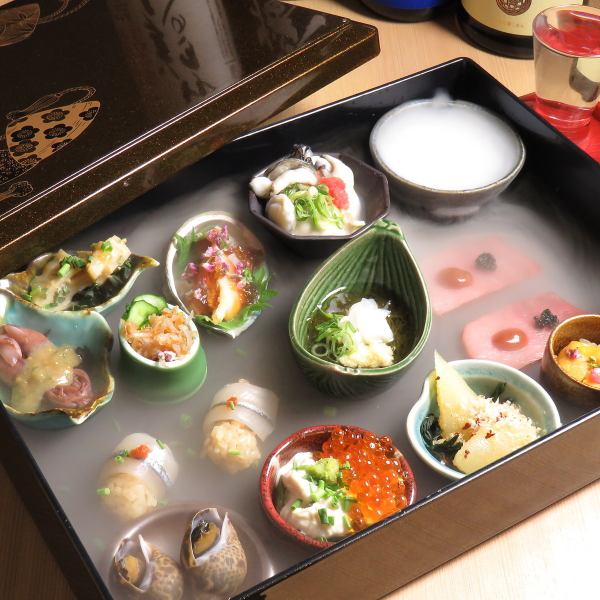 【ドライアイスで豪華な演出♪】常連様からも好評♪12品をお得に味わえる「あて盛り玉手箱」