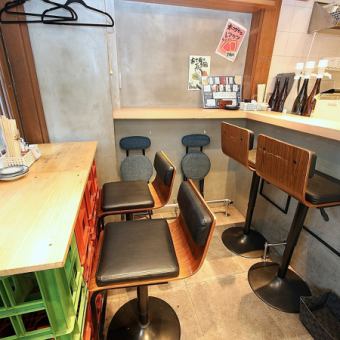 テーブル席2名席×2卓
