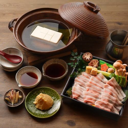 美人豆腐と日吉豚の豆乳鍋