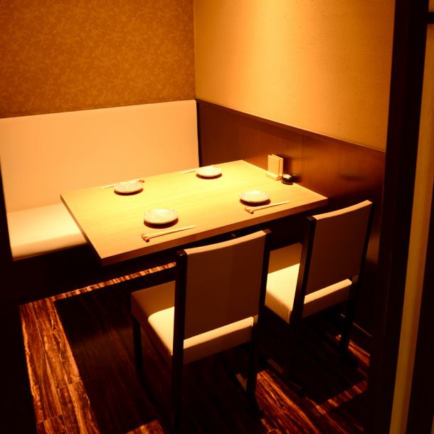 [Semi-private room / digging seat] A semi-private room space where you can relax and relax by stretching your legs.There are also pair sheets that are perfect for dates.