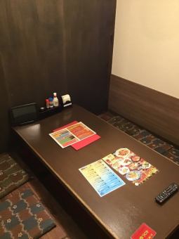 Please spend a relaxing time in the private room hori-kotatsu with a TV!