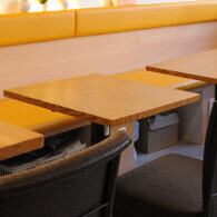 2~4名様向けのテーブル席は、リラックスした時間を過ごしたいお客様にぴったりです♪優しい照明とあたたかい雰囲気に包まれ、料理も一層おいしく感じられます。お一人様でのランチやサク飲み利用・カップルでのお食事デートにも使い勝手が良く、周囲を気にせずゆったり寛げる席をご用意しています☆