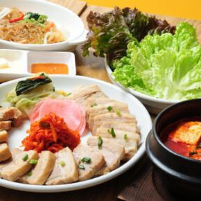 手間ひまかけた蒸豚肉